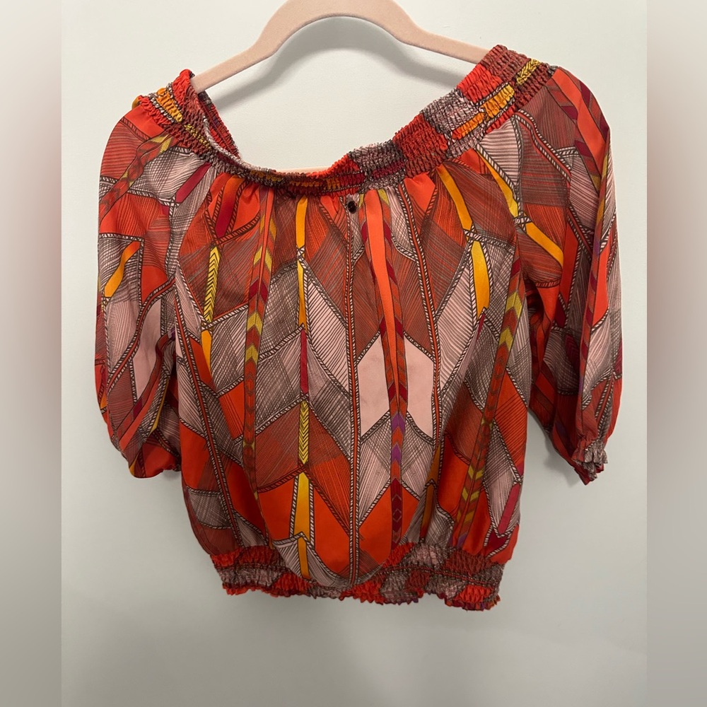 8/$20 beautiful Guess Red and Orange Geometric Blouse like new - Picture 2 of 7